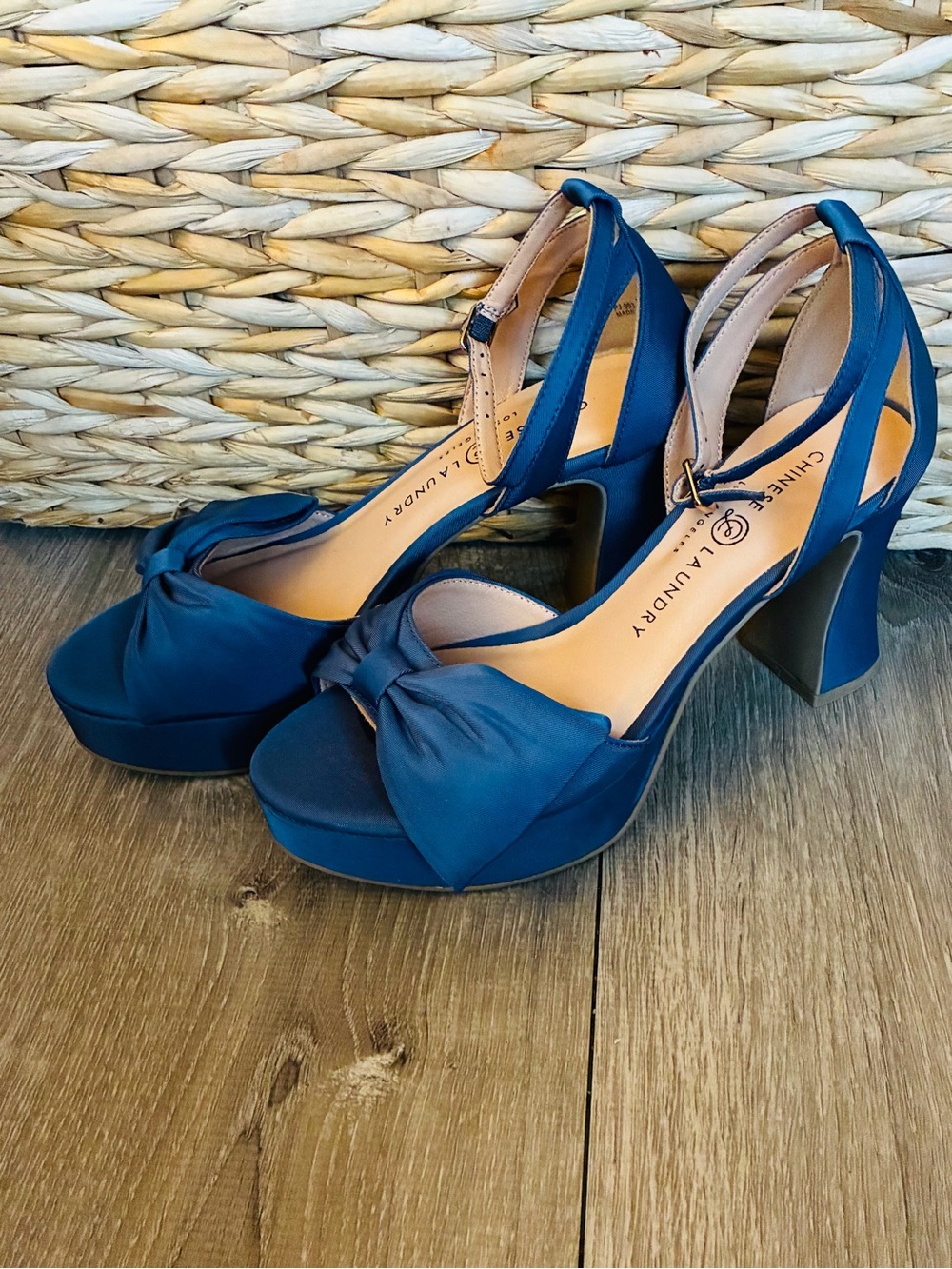 🎁 Chinese Laundry Navy Bow Ankle-Strap Platform Heels Size 7 NIB - Picture 3 of 16